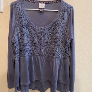 NWOT Very cute top in with lace embellishments shabby chic
